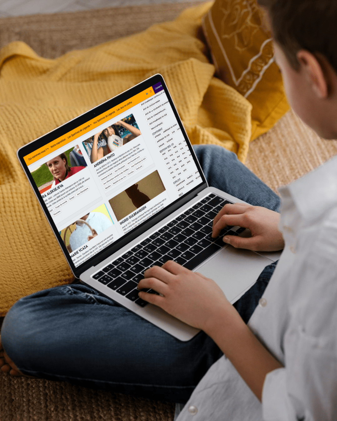 Jeune qui recherche une sportive sur la base de donnée de l'association Les Sportives de Légende